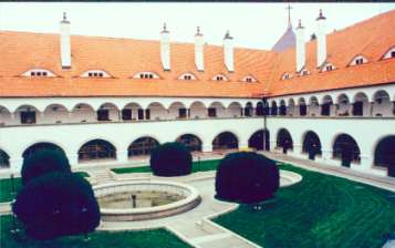 Copy of topolcianky.jpg (12977 bytes)